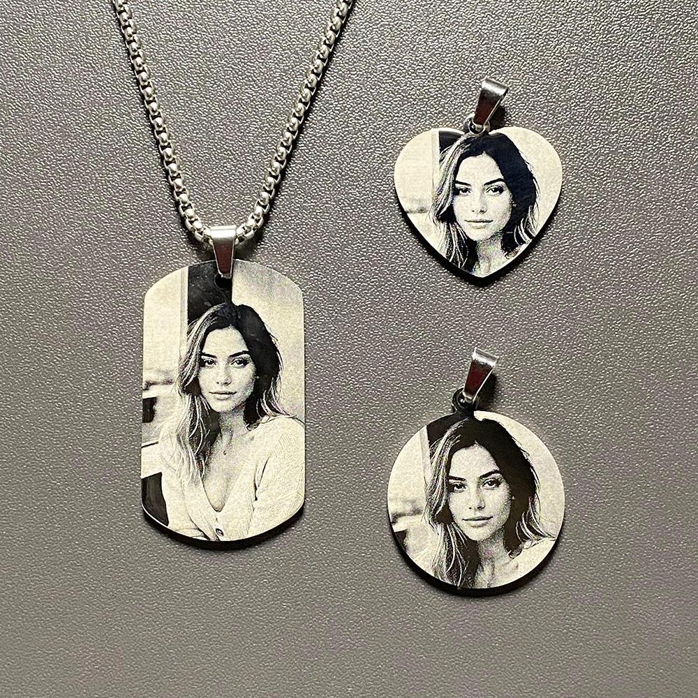 Personalized photo keychain, customized black and white laser engraved text, graphics, and patterns,gifts， Wedding Birthday Children